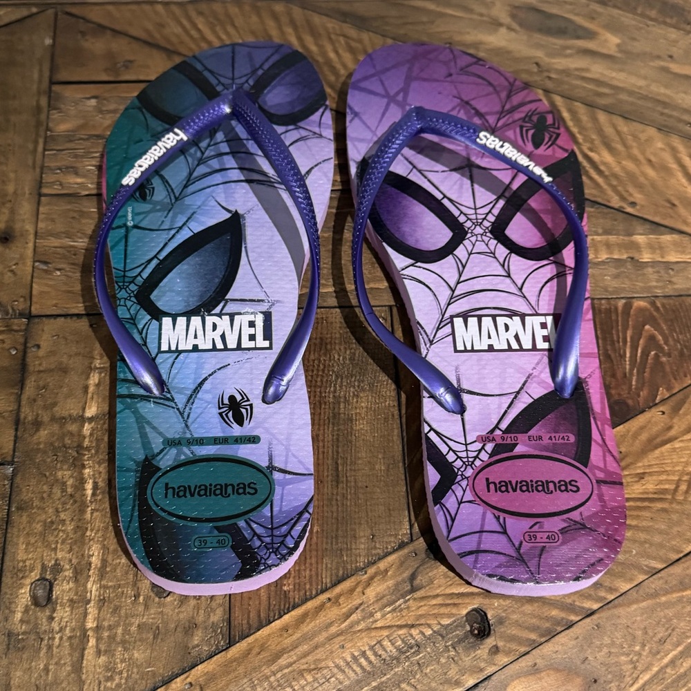 Havaianas Marvel Spider-Man Flip Flops - Purple and Black - Picture 4 of 6